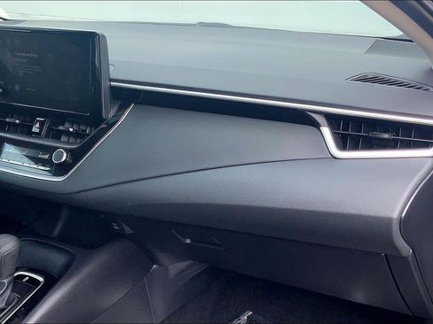 Used 2025 Toyota Corolla LE FWD image 21