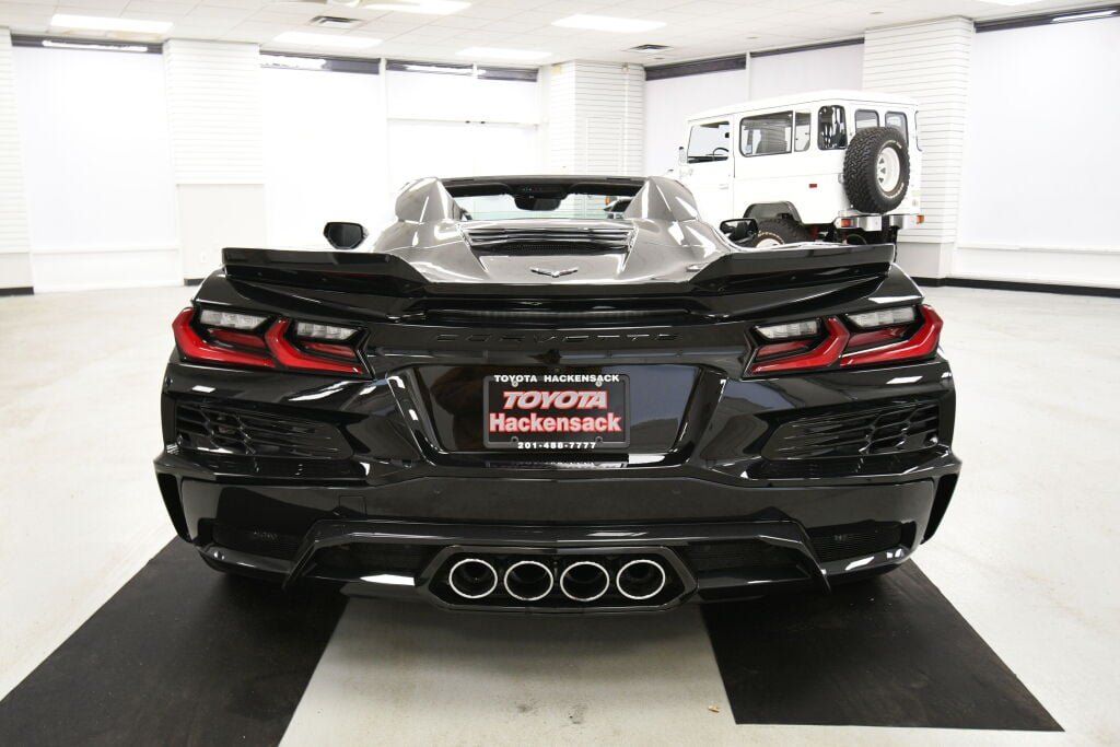 Used 2024 Chevrolet Corvette Z06 RWD image 6