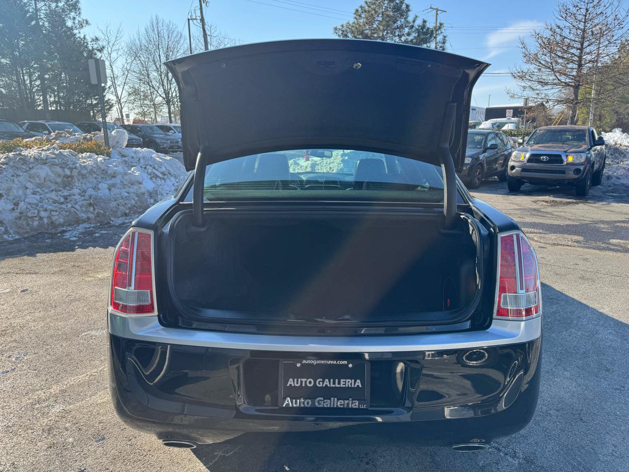 Used 2013 Chrysler 300 C w/ Beats Audio Group RWD image 18