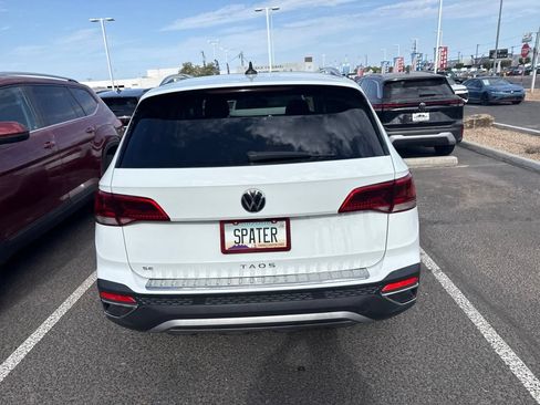 Used 2022 Volkswagen Taos SE w/ Panoramic Sunroof Package FWD image 8