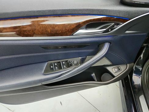 Used 2019 BMW 530i 530i w/ M Sport Package image 22