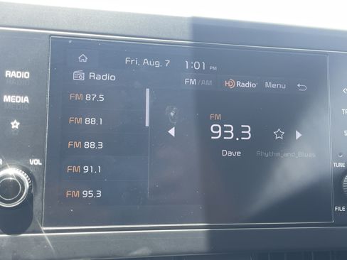 Used 2025 Kia Sportage LX FWD image 23
