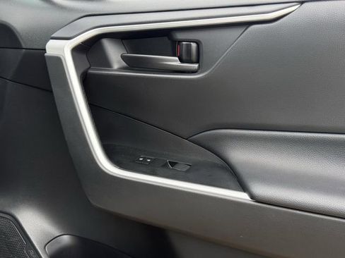 Used 2021 Toyota RAV4 LE AWD/4WD image 26