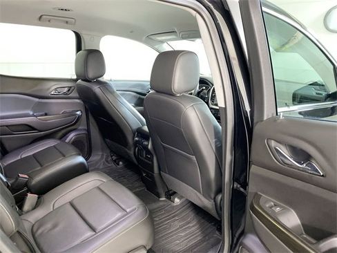 Used 2023 GMC Acadia SLT w/ LPO, Floor Liner Package image 32