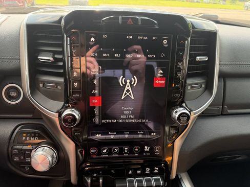 Used 2019 RAM 1500 Laramie AWD/4WD image 27