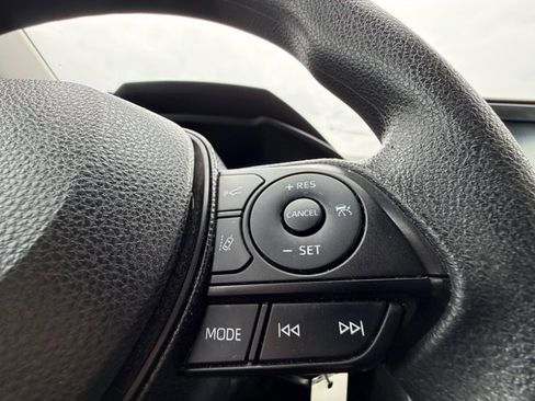 Used 2020 Toyota RAV4 LE AWD/4WD image 22