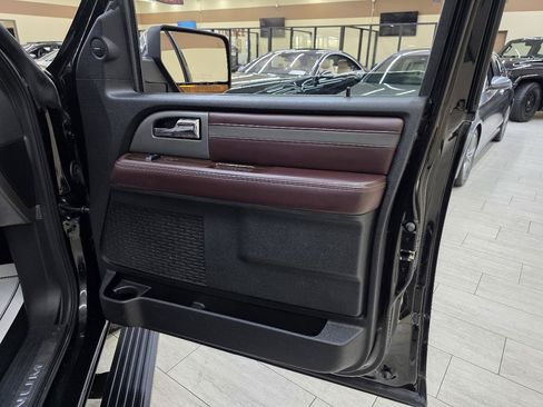 Used 2017 Ford Expedition Platinum RWD image 38