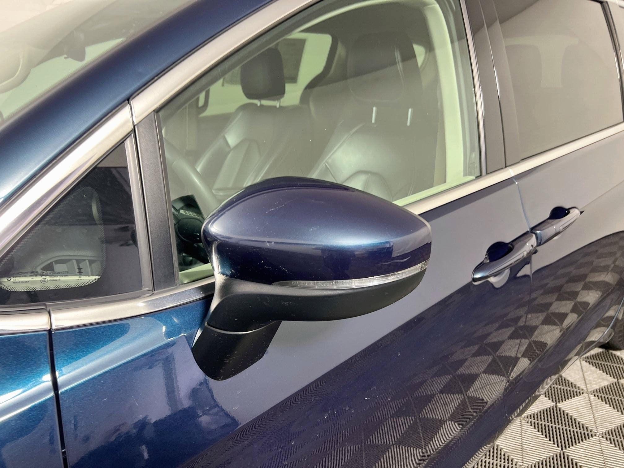 Used 2023 Chrysler Pacifica Touring-L FWD image 12