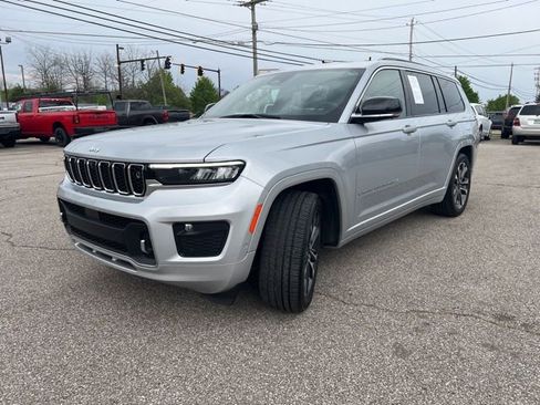Used 2025 Jeep Grand Cherokee L Overland w/ Advanced Protech Group III AWD/4WD image 37