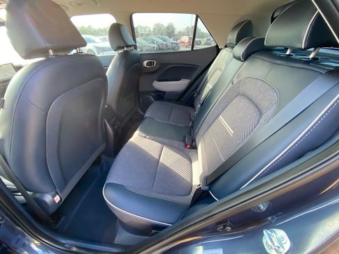 Used 2025 Hyundai Venue Limited FWD image 24