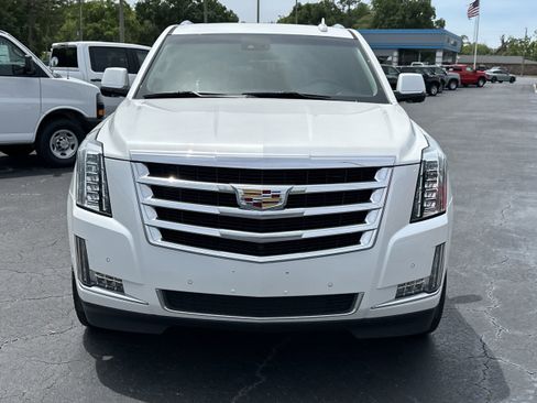 Used 2018 Cadillac Escalade Luxury AWD/4WD image 3