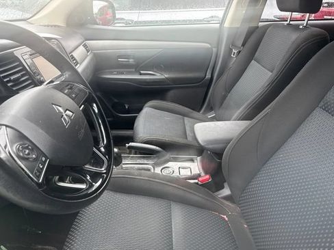 Used 2017 Mitsubishi Outlander ES AWD/4WD image 5