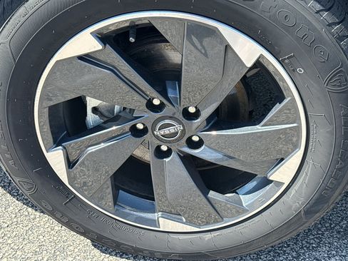 Certified 2025 Nissan Rogue SV AWD/4WD image 9