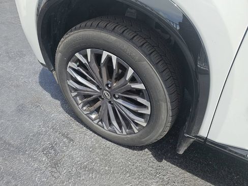 Certified 2024 Nissan Rogue Platinum FWD image 12