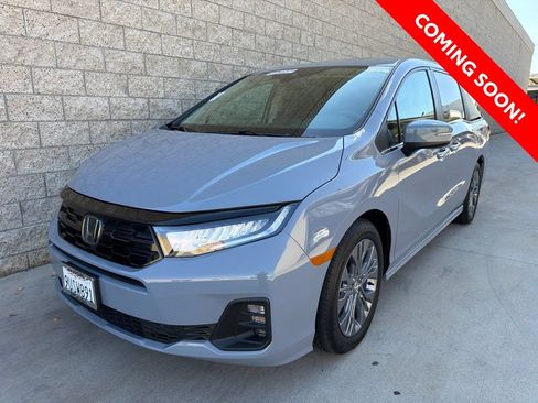 Used 2025 Honda Odyssey Touring image 3