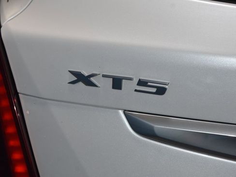 Used 2020 Cadillac XT5 Premium Luxury FWD image 28