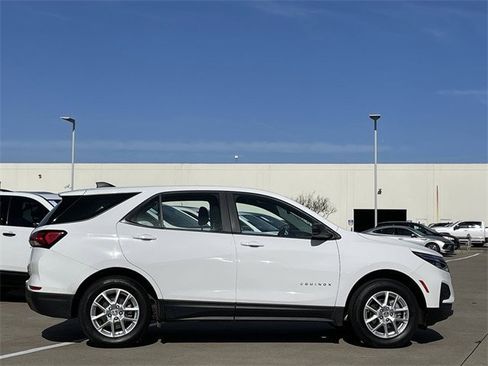 Used 2024 Chevrolet Equinox LS image 3