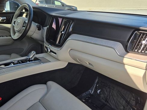 Used 2022 Volvo XC60 B5 Inscription w/ Protection Package Premier image 22