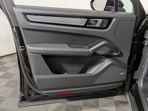 Used 2022 Porsche Cayenne Platinum Edition AWD/4WD image 14