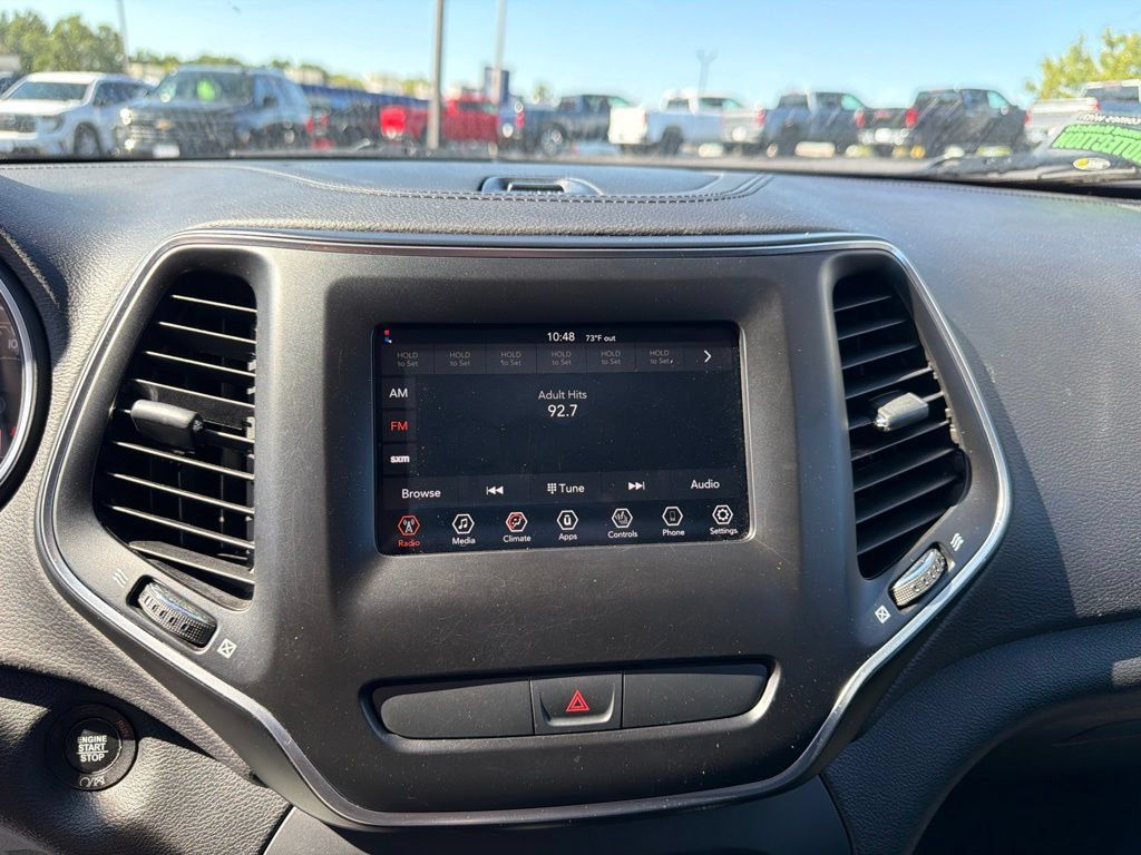 Used 2019 Jeep Cherokee Latitude Plus w/ Cold Weather Group AWD/4WD image 20