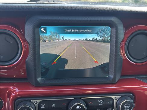Used 2022 Jeep Gladiator Sport AWD/4WD image 17