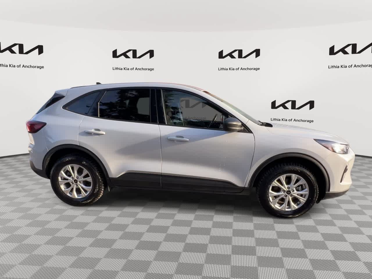 Used 2025 Ford Escape Active AWD/4WD image 9