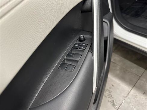 Certified 2022 Toyota Corolla Cross L FWD image 19