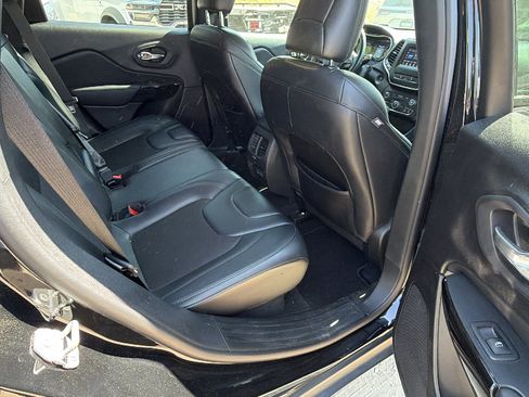 Used 2021 Jeep Cherokee Latitude Plus FWD image 20