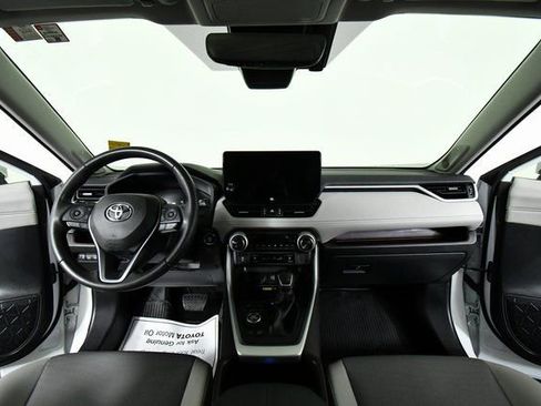 Used 2023 Toyota RAV4 Limited image 18