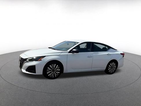 Used 2025 Nissan Altima 2.5 SV FWD image 8