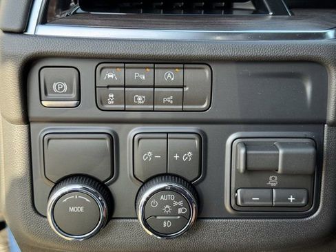 New 2026 Chevrolet Suburban LT w/ Comfort Package image 18