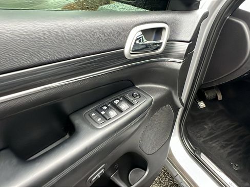 Used 2019 Jeep Grand Cherokee Limited image 15