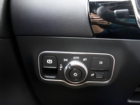 Used 2025 Mercedes-Benz GLA 250 image 23