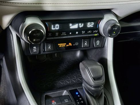 Certified 2022 Toyota RAV4 XLE w/ Convenience Package AWD/4WD image 8