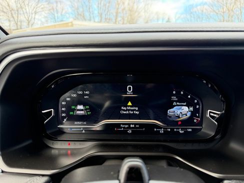 Used 2024 GMC Yukon Denali w/ Advanced Technology Package image 18