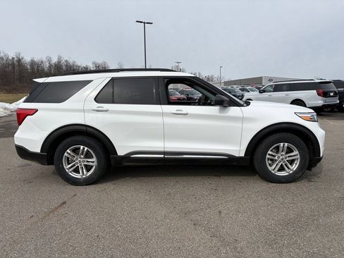 Used 2024 Ford Explorer XLT w/ Equipment Group 202A image 6