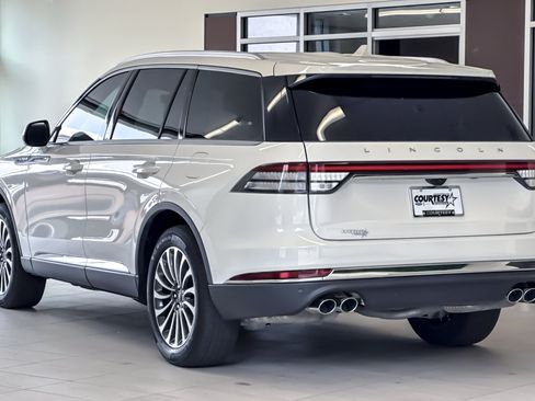 Certified 2023 Lincoln Aviator Reserve AWD/4WD image 6