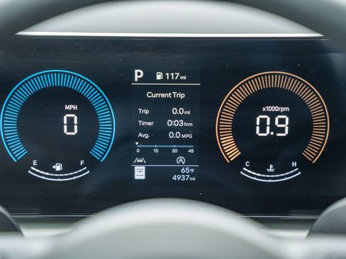 Certified 2025 Hyundai Tucson SE image 37