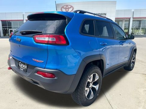 Used 2017 Jeep Cherokee Trailhawk AWD/4WD image 5