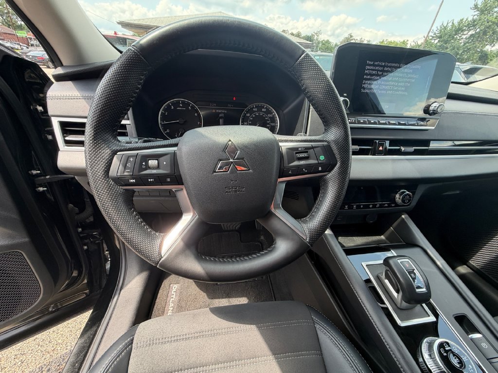 Used 2023 Mitsubishi Outlander SE AWD/4WD image 15