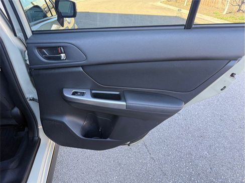 Used 2015 Subaru Crosstrek 2.0i Premium image 34