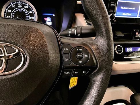 Used 2021 Toyota Corolla LE image 18