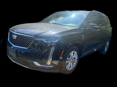 Used 2021 Cadillac XT6 Luxury AWD/4WD image 2