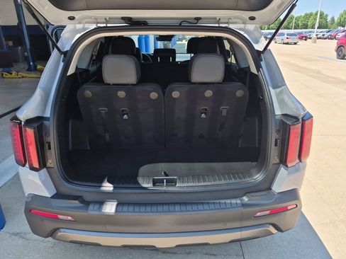 Used 2022 Kia Sorento S w/ Panoramic Sunroof Package AWD/4WD image 28