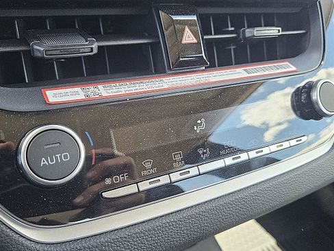 Used 2025 Toyota Corolla LE image 13