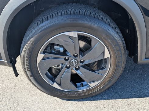 Used 2025 Nissan Rogue SV image 24