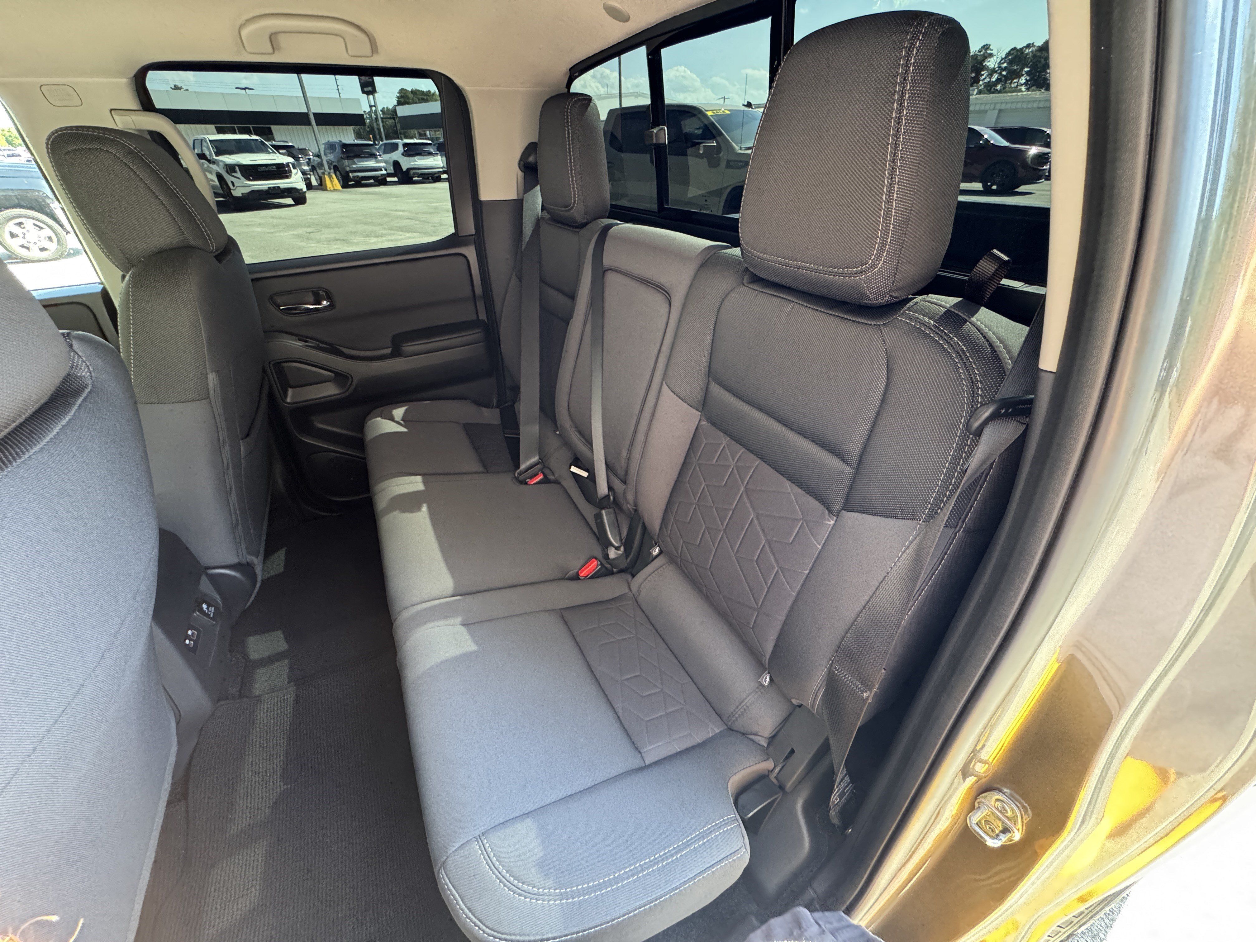 Used 2025 Nissan Frontier SV w/ SV Convenience Package AWD/4WD image 16