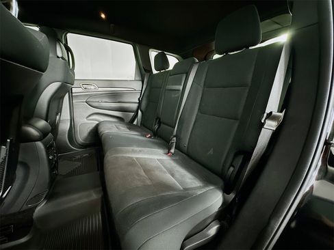 Used 2017 Jeep Grand Cherokee Laredo w/ Quick Order Package 23E image 22