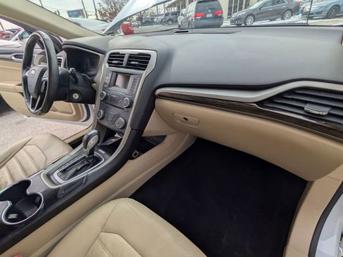 Used 2014 Ford Fusion SE w/ Equipment Group 202A FWD image 16