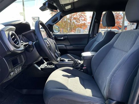 Used 2019 Toyota Tacoma TRD Sport image 21